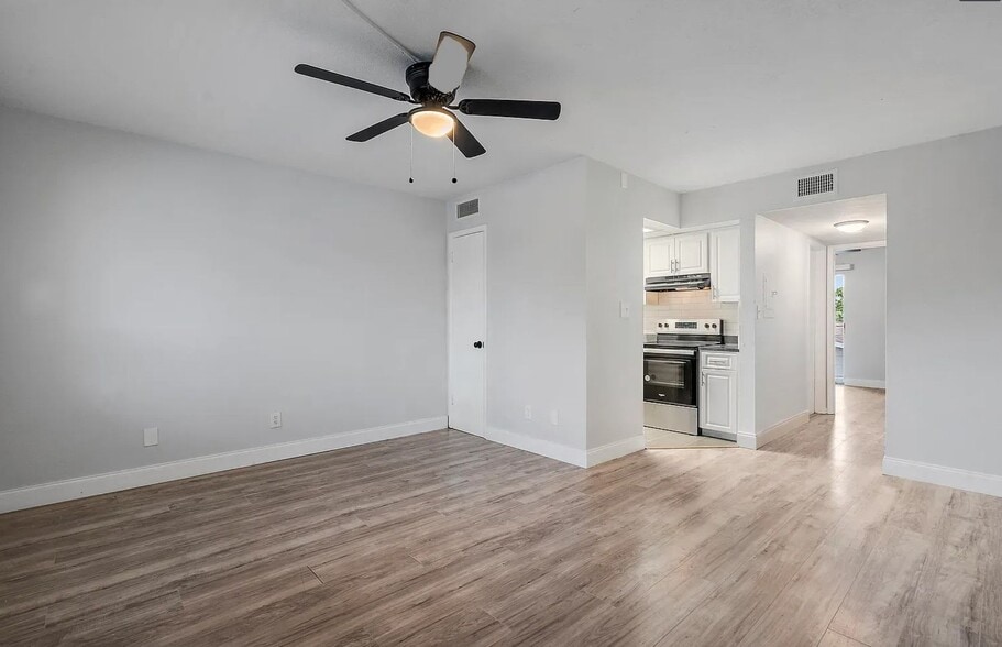 Interior Photo - Splendid unit near the beach