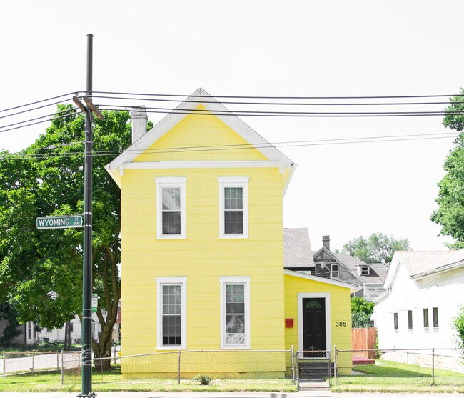Building Photo - Student Housing Near the University of Dayton – Rent is $750 per bedroom (3 students), total leas...