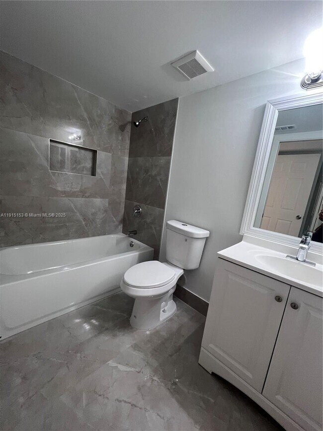 Building Photo - 2021 SE 10th Ave