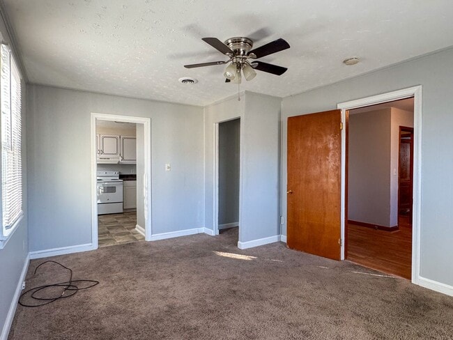 Building Photo - 305 Stonewall Ave