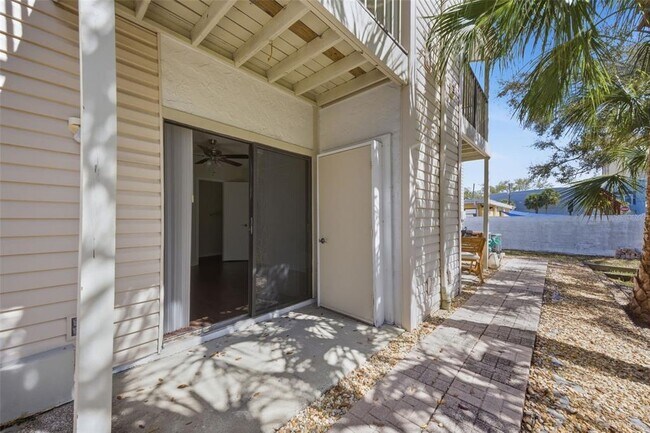 Building Photo - 3102 W Horatio St