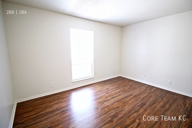 Building Photo - Spacious 2 Bedroom For Rent!