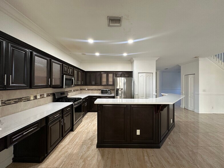 Building Photo - 124 Canterbury Plz