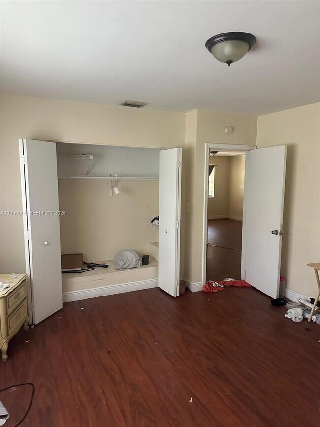 Building Photo - 4084 Coral Springs Dr
