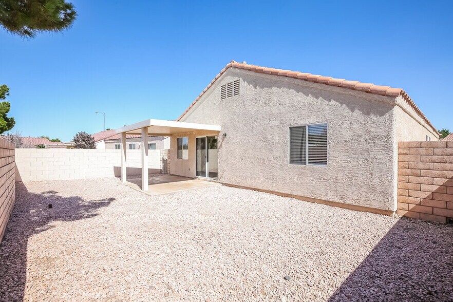 Building Photo - 865 Adobe Flat Dr