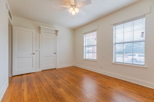 Building Photo - 3 Bedroom 2 Bath Home