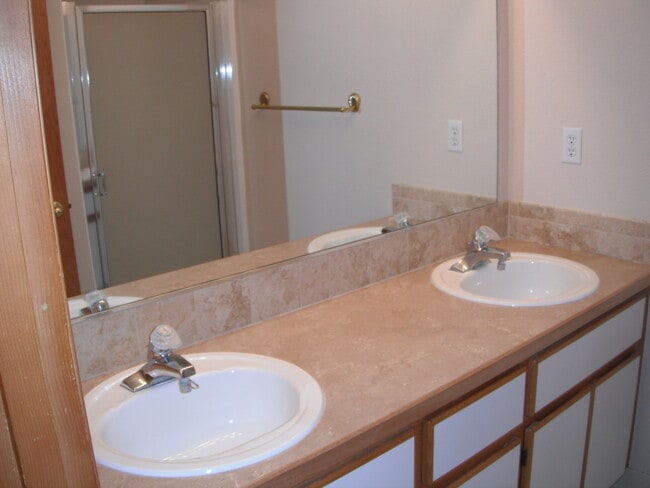 Building Photo - Charming Single-Level Home in Desirable Felida – 4 Bed, 2 Bath