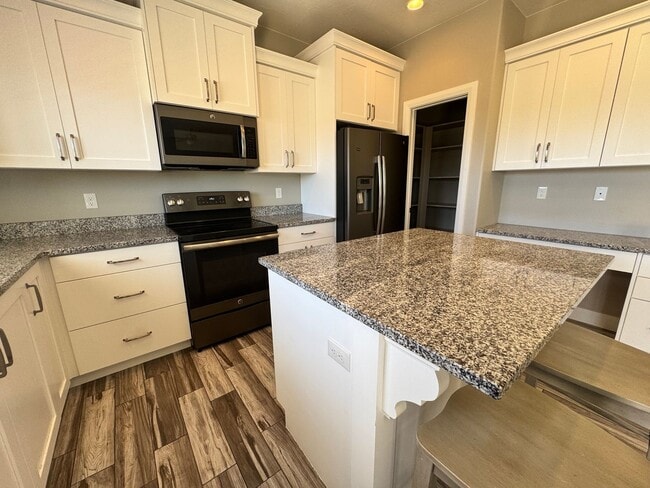 Building Photo - Blackhawk Townhome! Incredible Amenities!!
