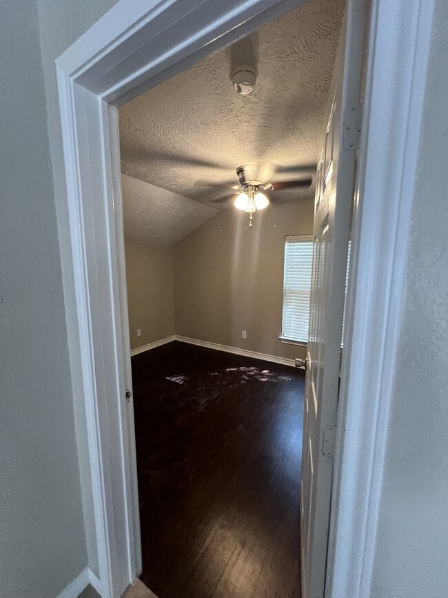 Building Photo - 605 Highlands St