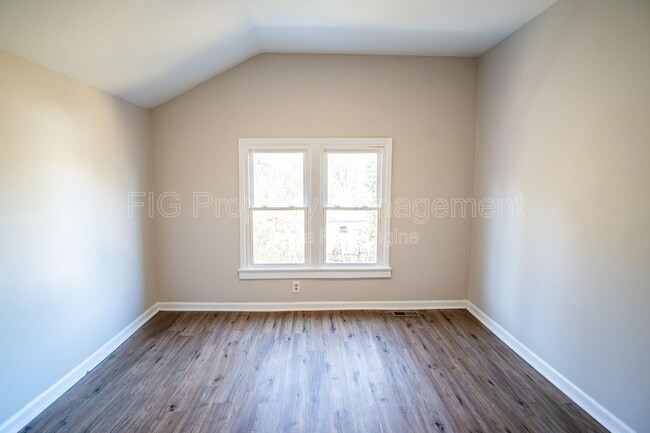 Building Photo - 1138 Valley Dr SW