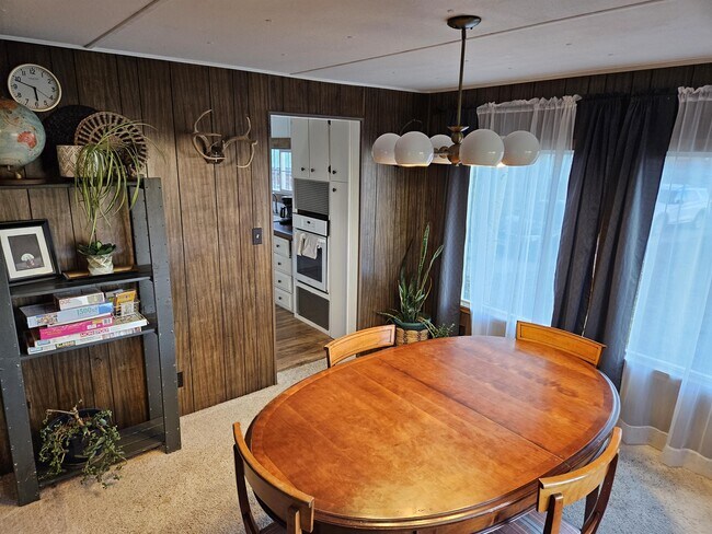 Building Photo - 2006 WY-352