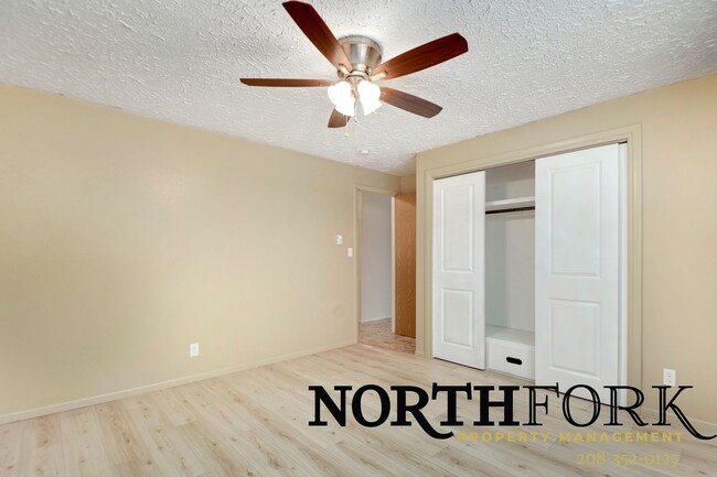 Building Photo - Remodeled Walking Distance to NNU - Landsc...