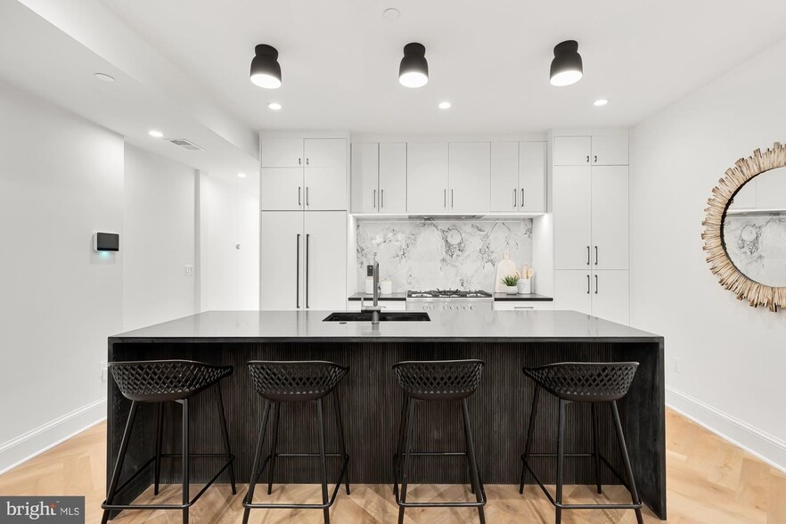 4-seat breakfast countertop - 70 Q St NW