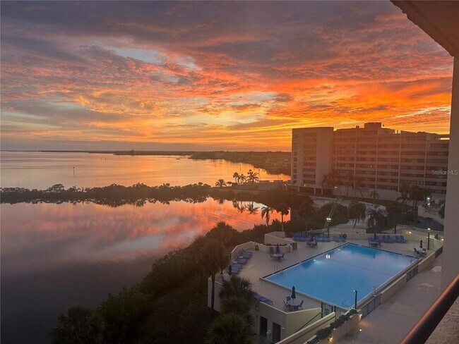 Building Photo - 6009 Sea Ranch Dr