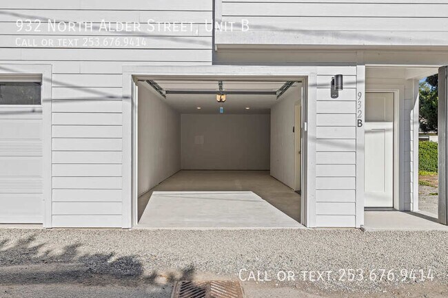 Building Photo - 932 N Alder St