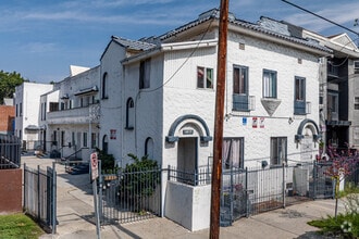 Building Photo - 1517 W 12th Pl