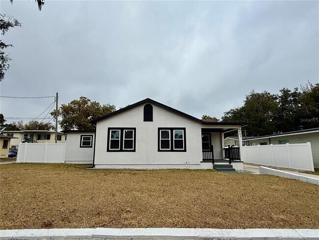 Building Photo - 901 Concord St