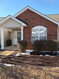 Building Photo - Charming 3 Bed 2 Bath in a gated community!!