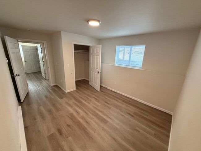 Building Photo - 300/302 Brock Ave