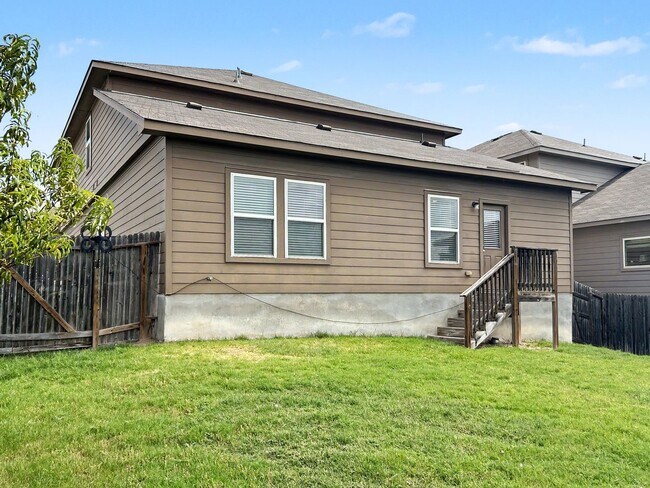 Building Photo - Spacious 4-Bedroom w/ Loft - Far West San Antonio