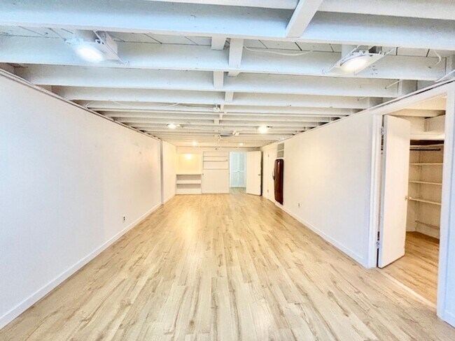 Building Photo - South Denver Brick Ranch