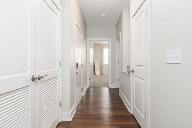 Building Photo - 2525 Solana Way