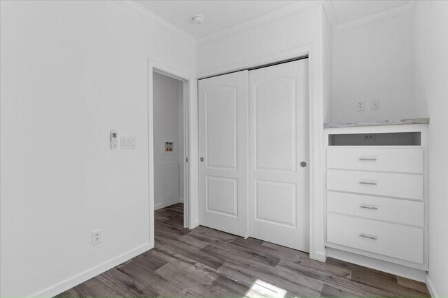 Building Photo - 11240 N Northwood Dr