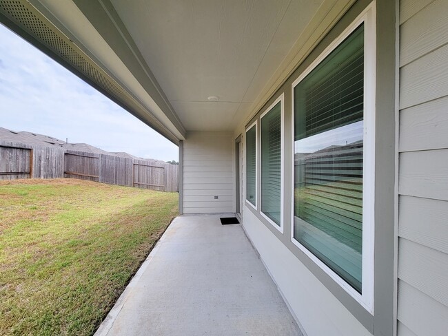 Building Photo - 23651 Silver Concord Dr