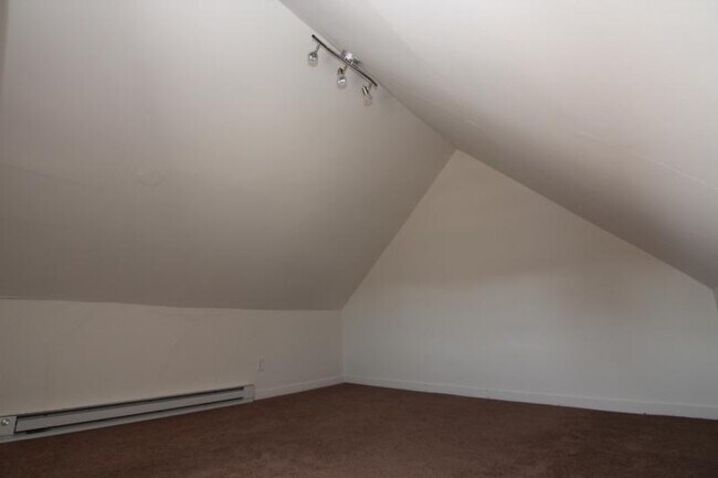 Building Photo - 76 Chestnut St