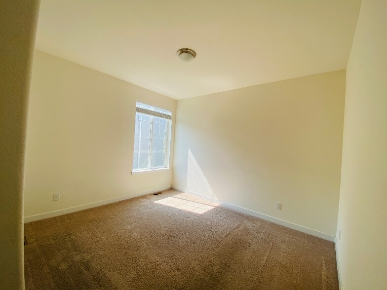 Building Photo - 16058 Azalea Ave