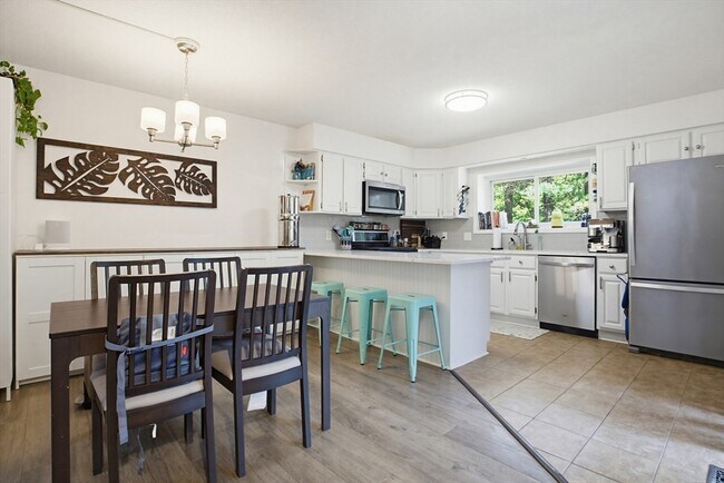 Building Photo - 49 Captain Eames Cir