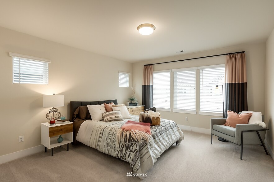 Spacious second bedroom - 3525 200th Pl SE