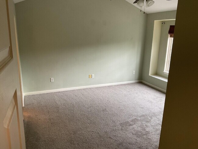 Building Photo - Adorable 2 Bedroom Townhome in Azalea Square