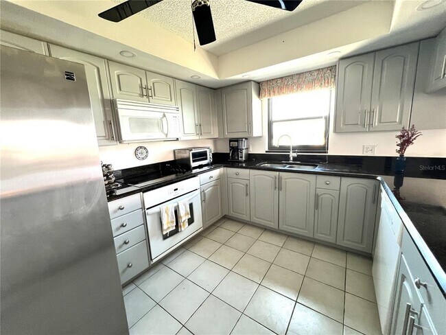 Building Photo - 6650 Sunset Way