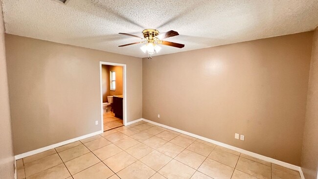 Building Photo - Beautiful 4 Bedroom 2 Bath Home!