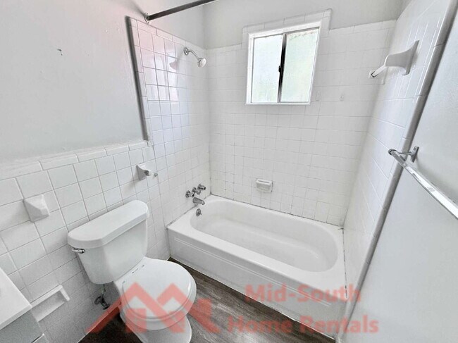 Building Photo - 25 N Idlewild St