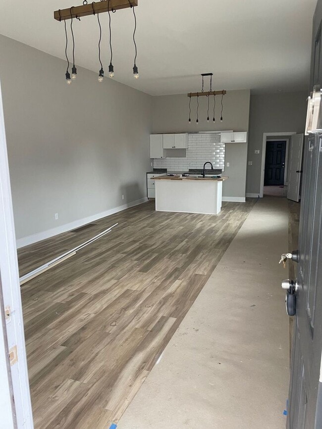 Building Photo - Shelby Park Amazing Newly Renovated 2 Bedroom House