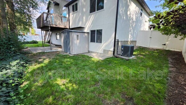 Building Photo - 697 Krista Ct