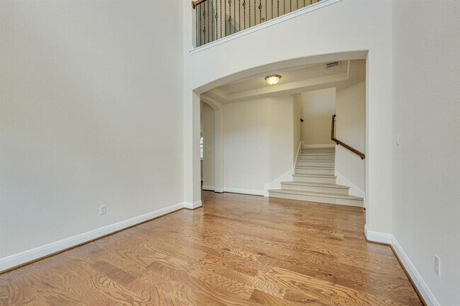 Building Photo - 4233 Privacy Hedge St
