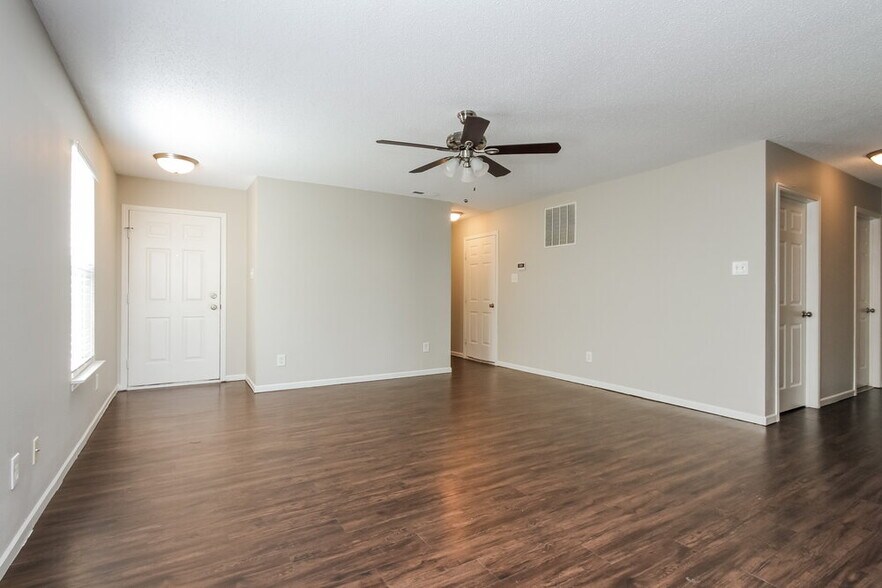 Building Photo - 6715 Everbloom Ln