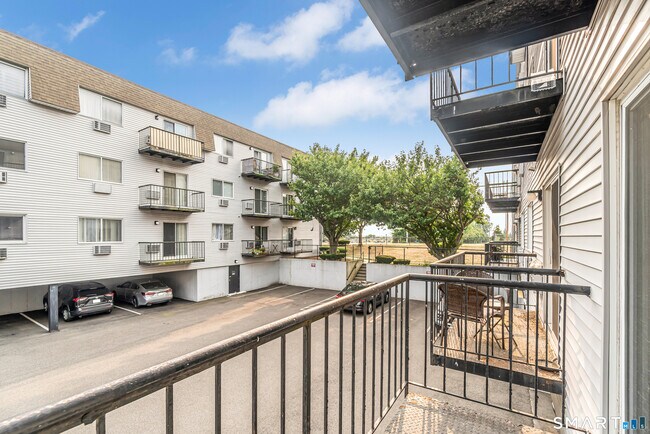 Building Photo - 115 Short Beach Rd