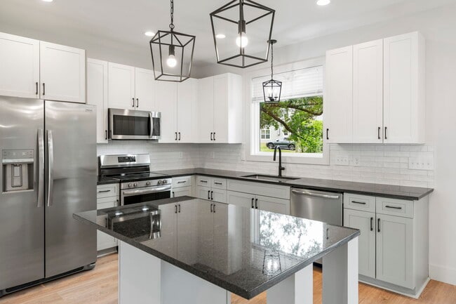 Building Photo - Medford Mews, Carriage House 317