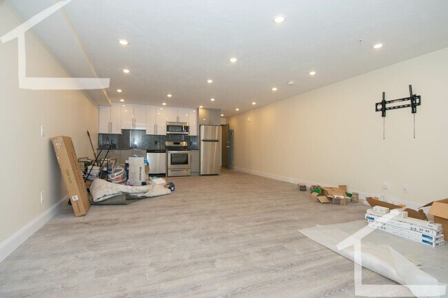 Building Photo - 9/1 No Fee! Loft-style Studio on Comm Ave w/AC, elevator!