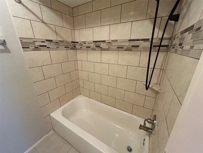 Building Photo - 14911 Wunderlich Dr