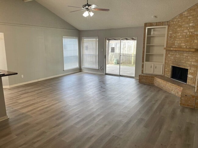 Building Photo - 2306 Cambridge Ct N