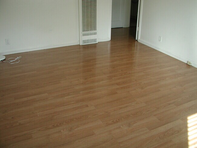 Building Photo - 2893 Alma St