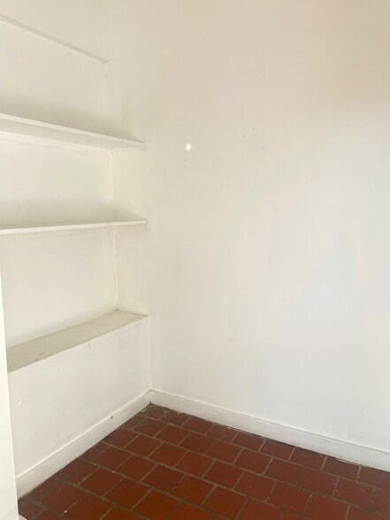 Building Photo - 508 10th Ct S