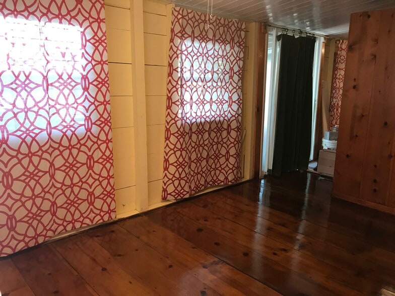 3 windows provide lots of light in the area - 1407 W Church St