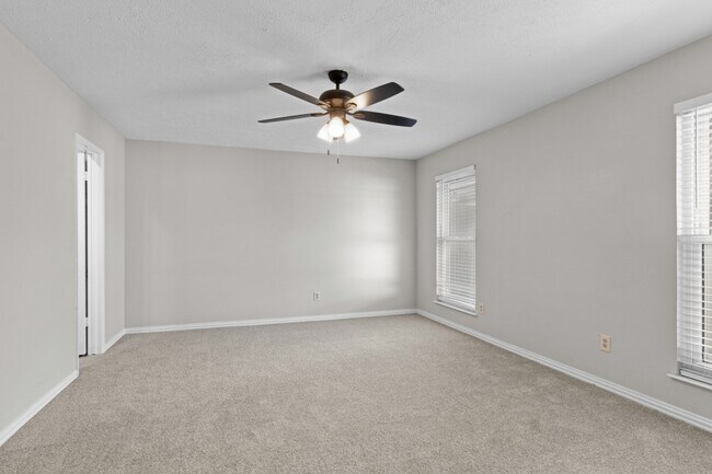 Building Photo - 10211 Sagemill Dr