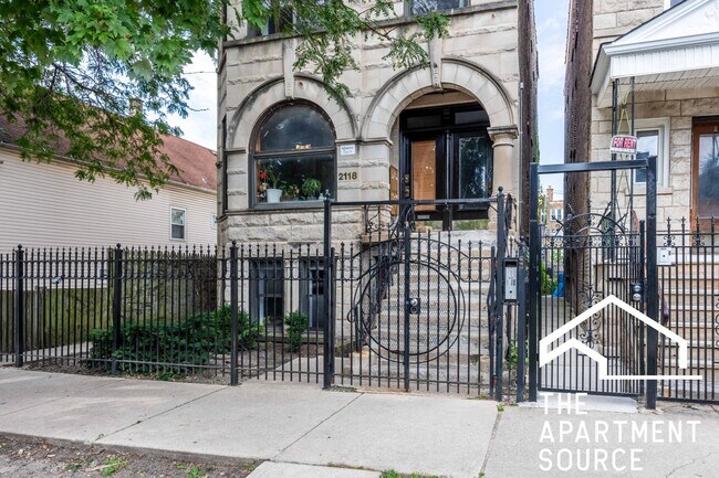 Building Photo - 2118 N Whipple St